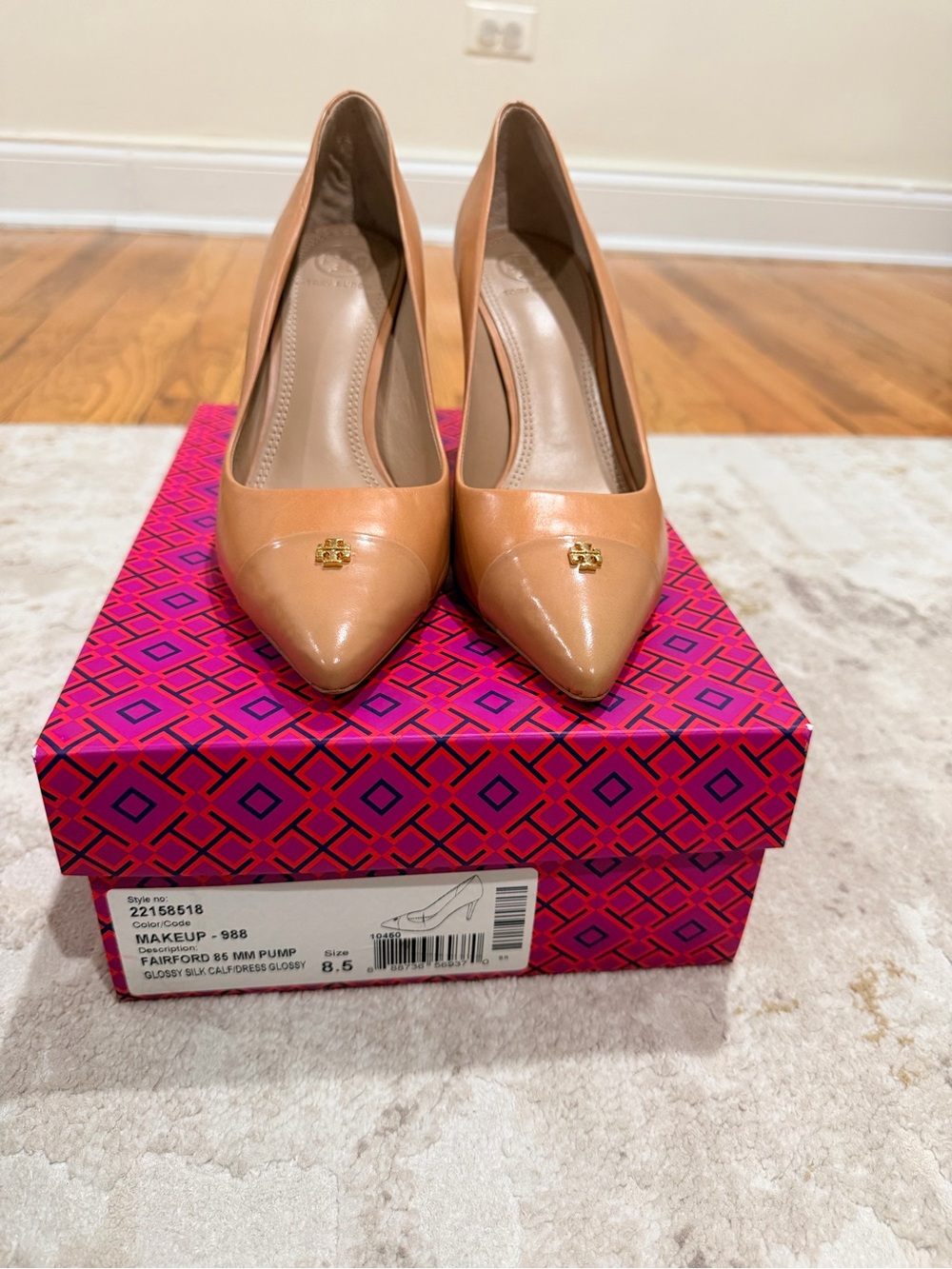 Tory Burch Two-Tone Tan and Beige Pointed-Toe Pumps with Gold Logo - Picture 2 of 9